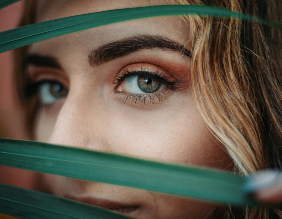 Eyebrow shaping for heart-shaped face