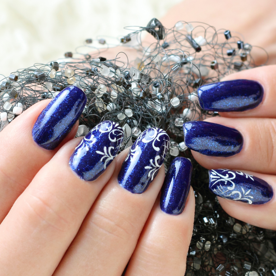 Glitter nails
